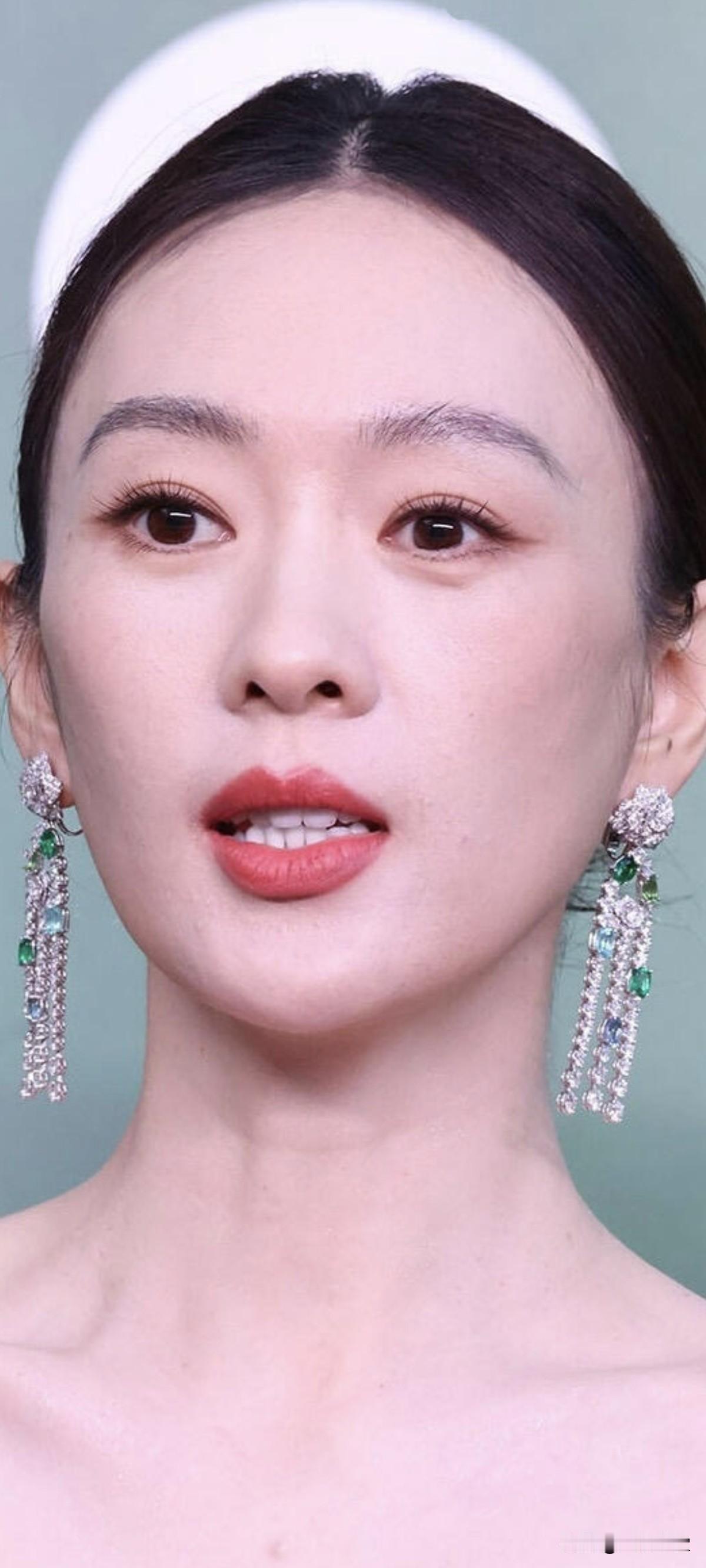 童瑶，狠狠怼脸，这个生图太美了，越看越想看！