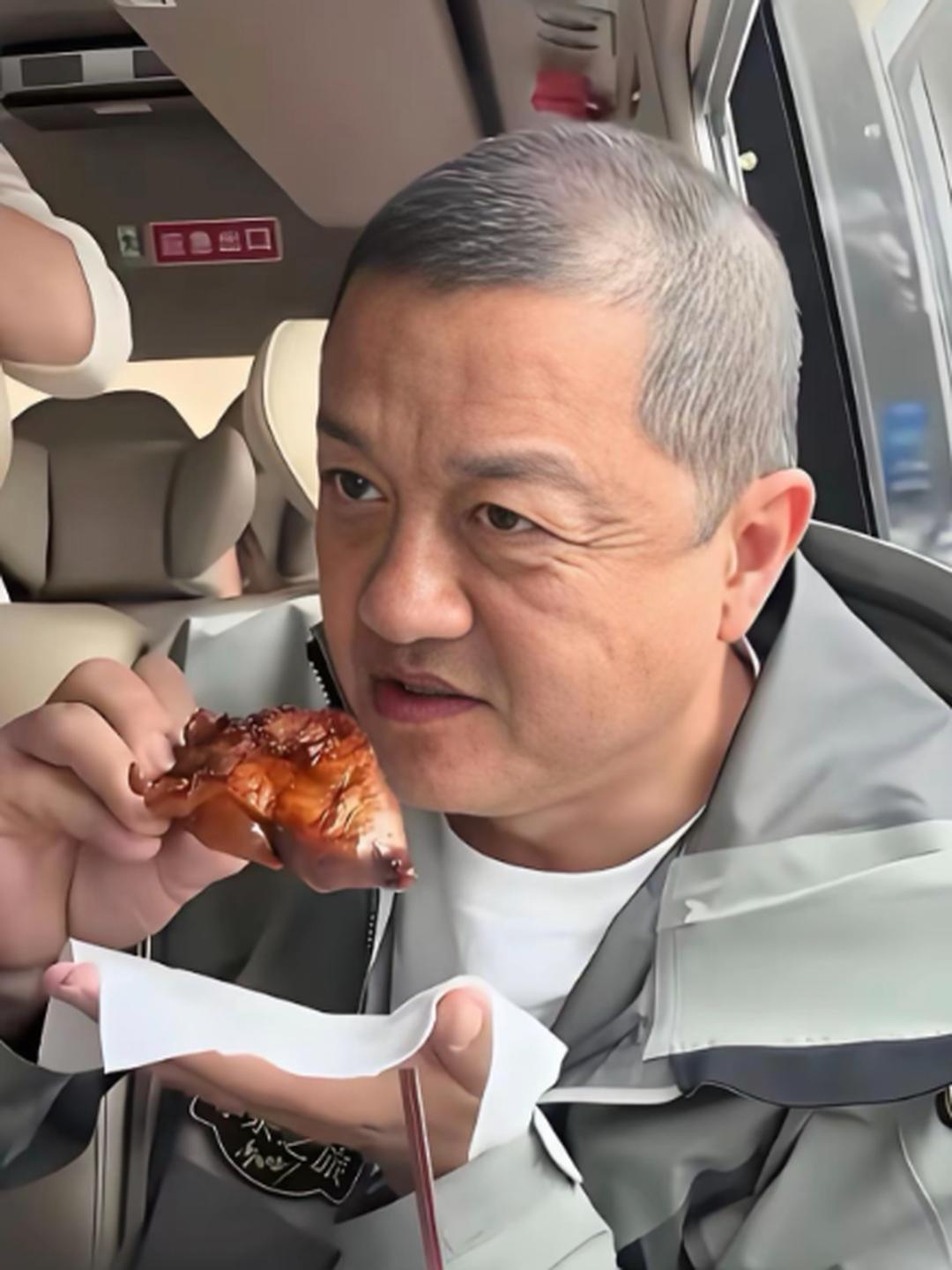 别只嘲笑李亚鹏欠债！这份骨气，多少生意人做不到李亚鹏坦言：我为我的情怀买单