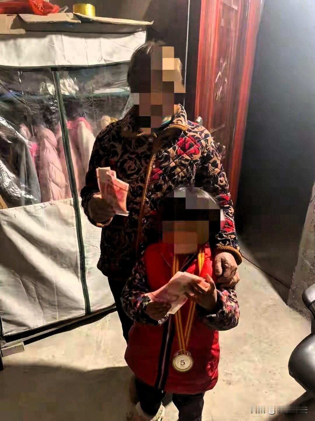 湖南永州，男子和女友同居半年后，女友生下一个女孩，男子怀疑孩子不是自己的，又发现