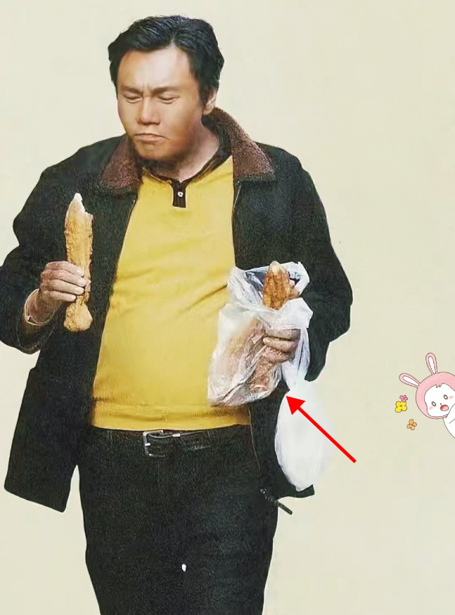 你发现没？秦昊近年的剧似乎有个规律：老婆伊能静不宣传的，往往反响一般。新剧《