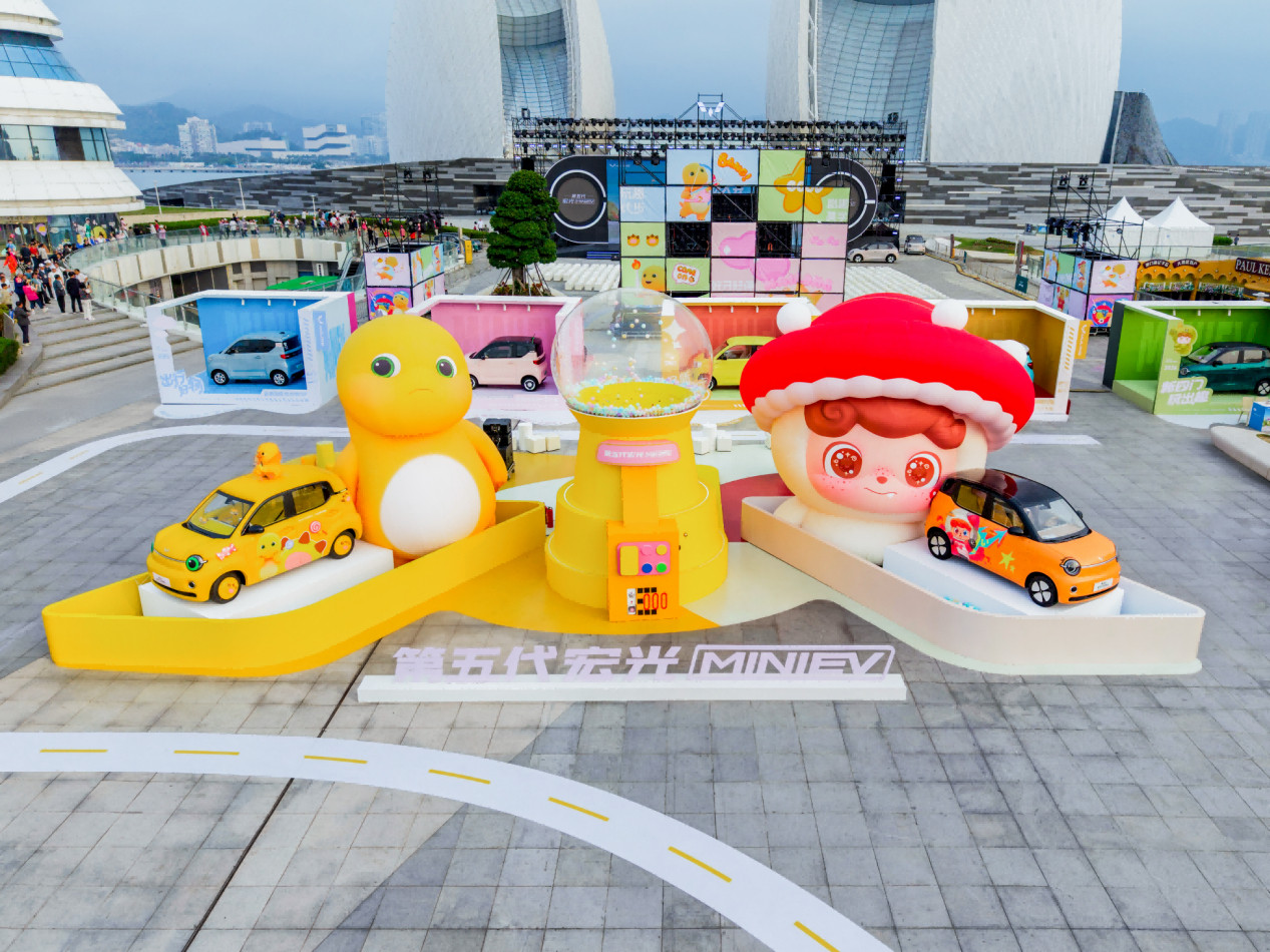第五代宏光MINIEV42800元起玩趣上市3月27日，第五代宏光MINIEV在