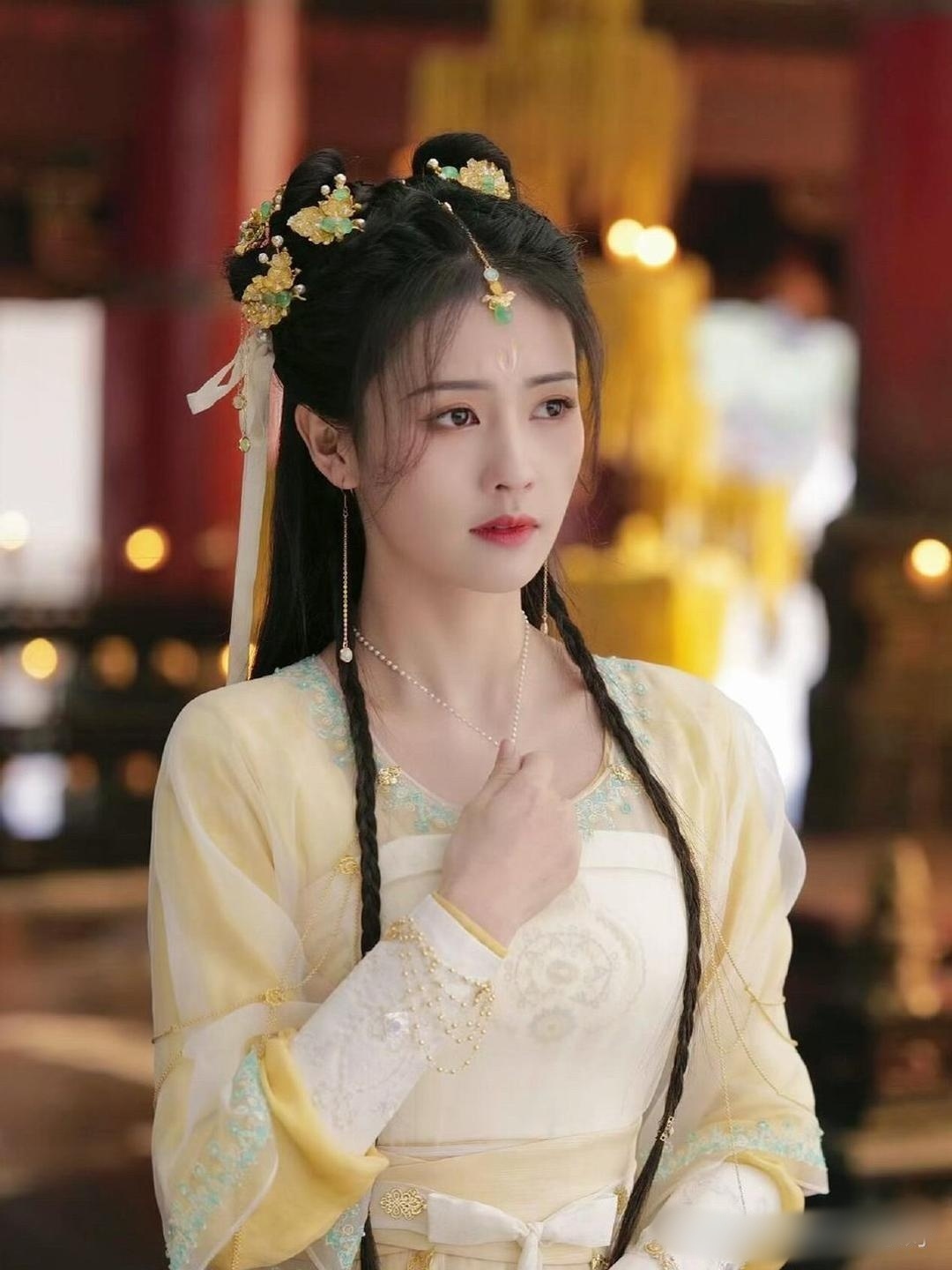 鹅黄四美