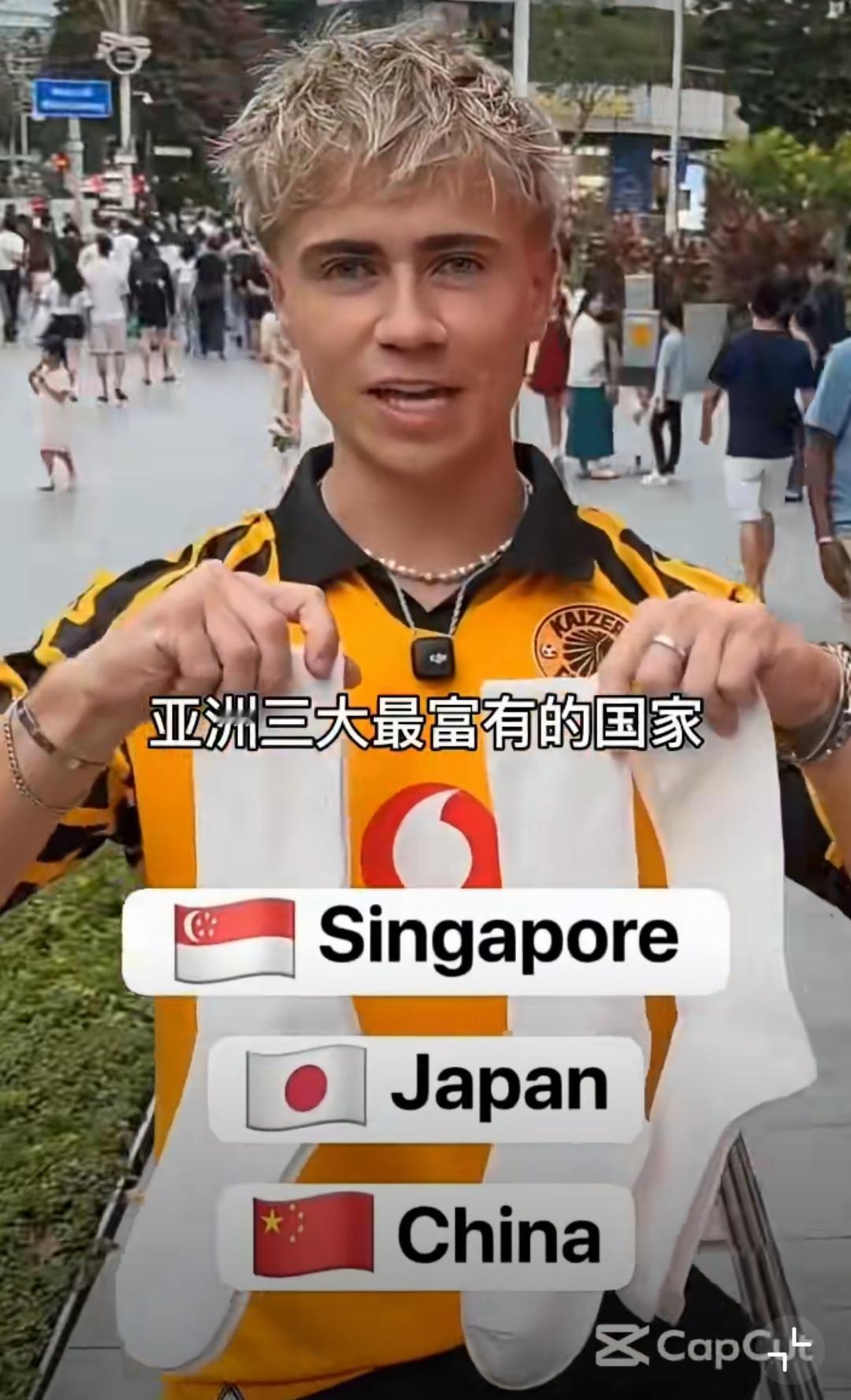 一个在外网拥有1700万粉丝的大网红，又跑到亚洲来，穿白袜子裸脚在街上走4分钟，