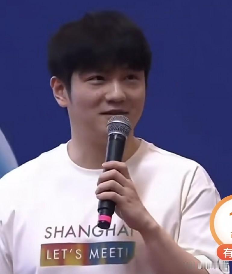 7月4号上海乒乓嘉年华，看完真的太感慨了！樊振东是真的一点冠军架子都没有，