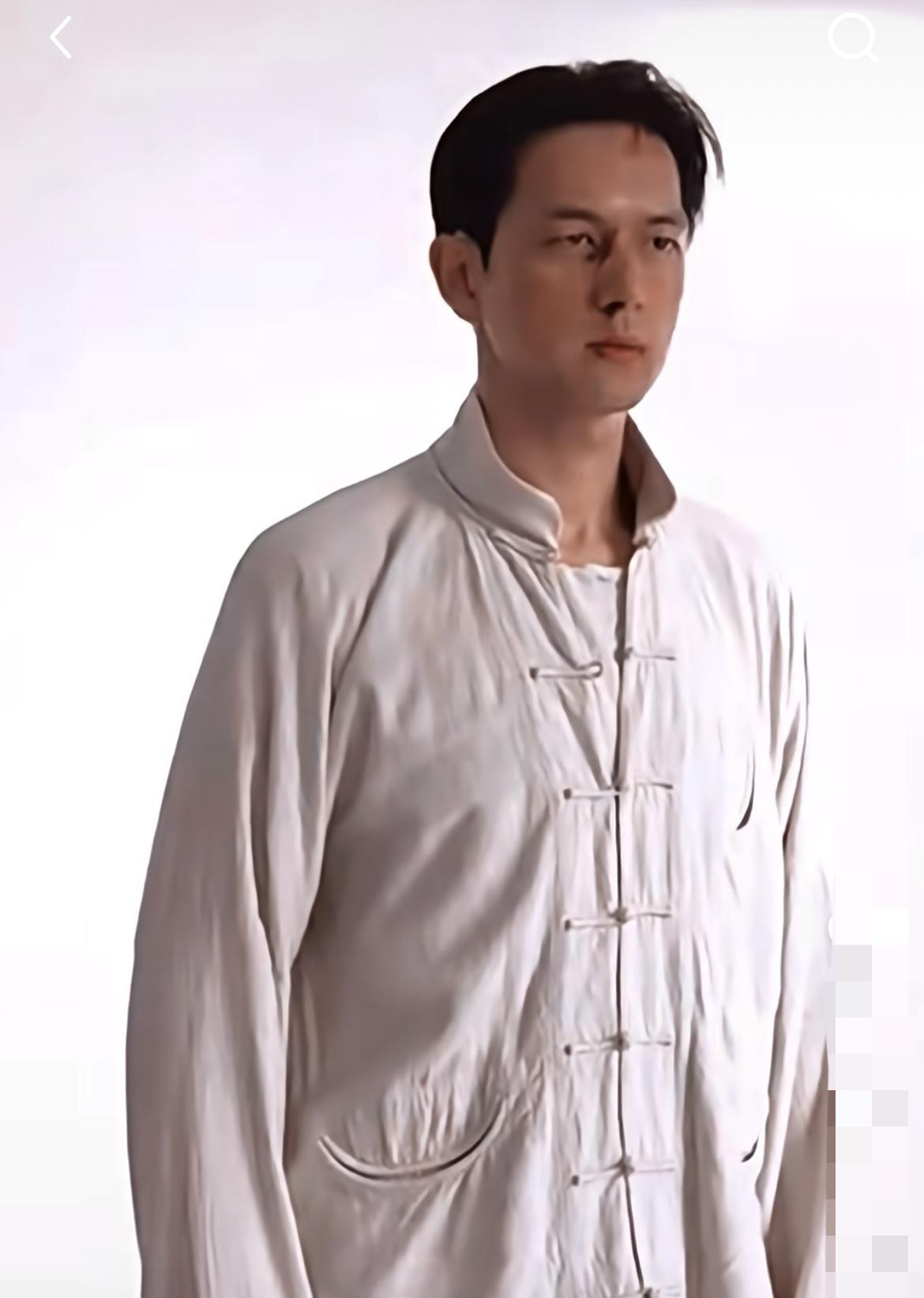 被打的鼻青脸肿还有点可爱咋回事[捂眼睛]李现这次好颠覆形象…不过，还是很帅。看到