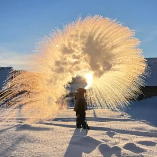 漠河泼水成冰日赚上万！这3个赚钱思路普通。漠河泼水成冰日赚上万！这3个赚钱思路普