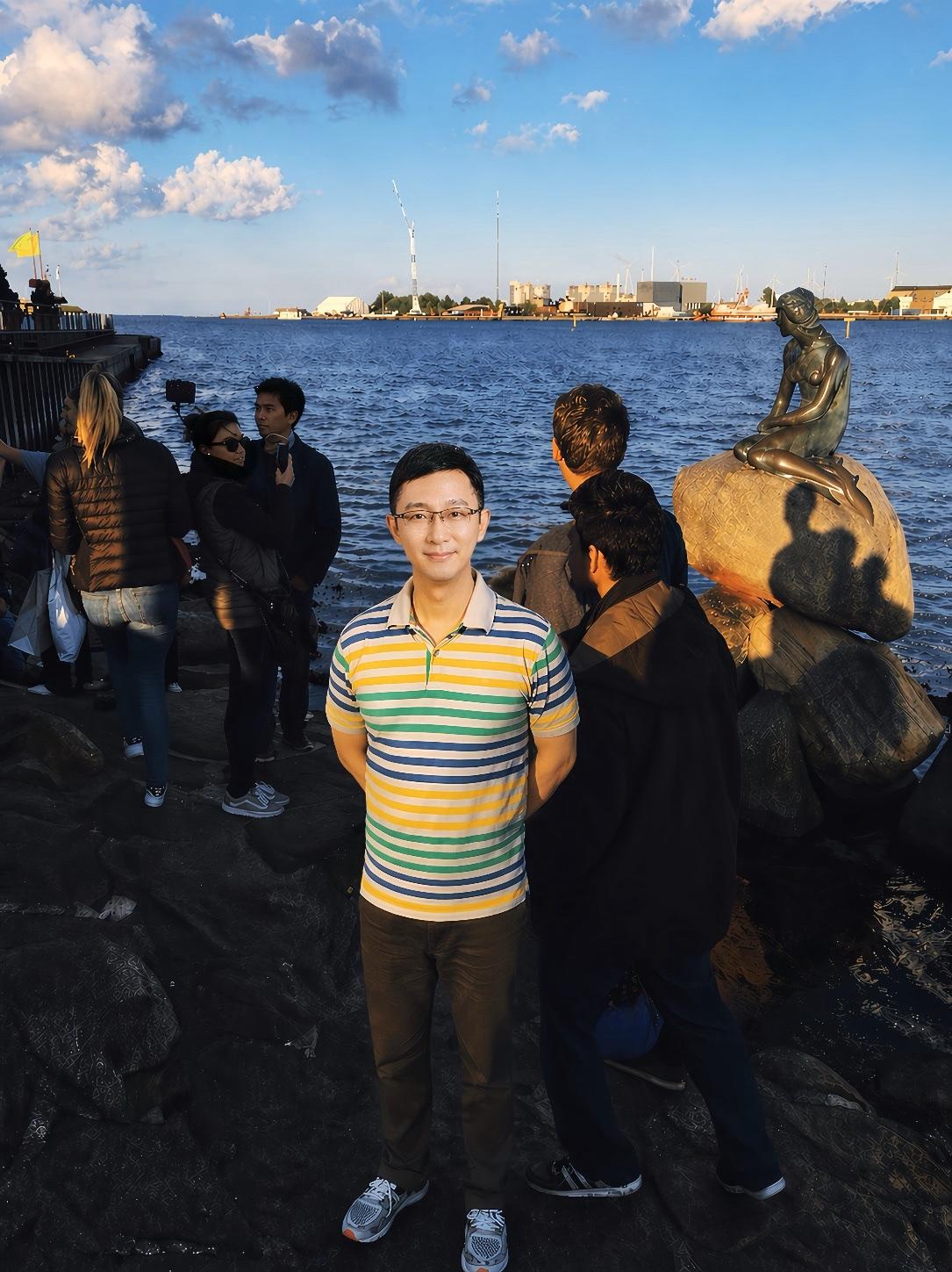 我最近发现一个很可怕的事！有些年轻人不是在上网，是已经“住进互联网”了。