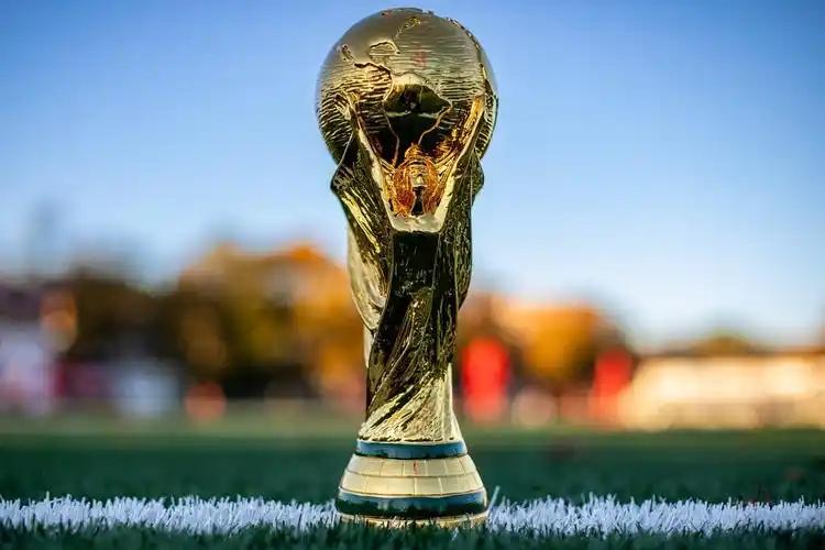 终于定了！央视拿下2026世界杯版权，球迷悬着的心彻底落地。5月1