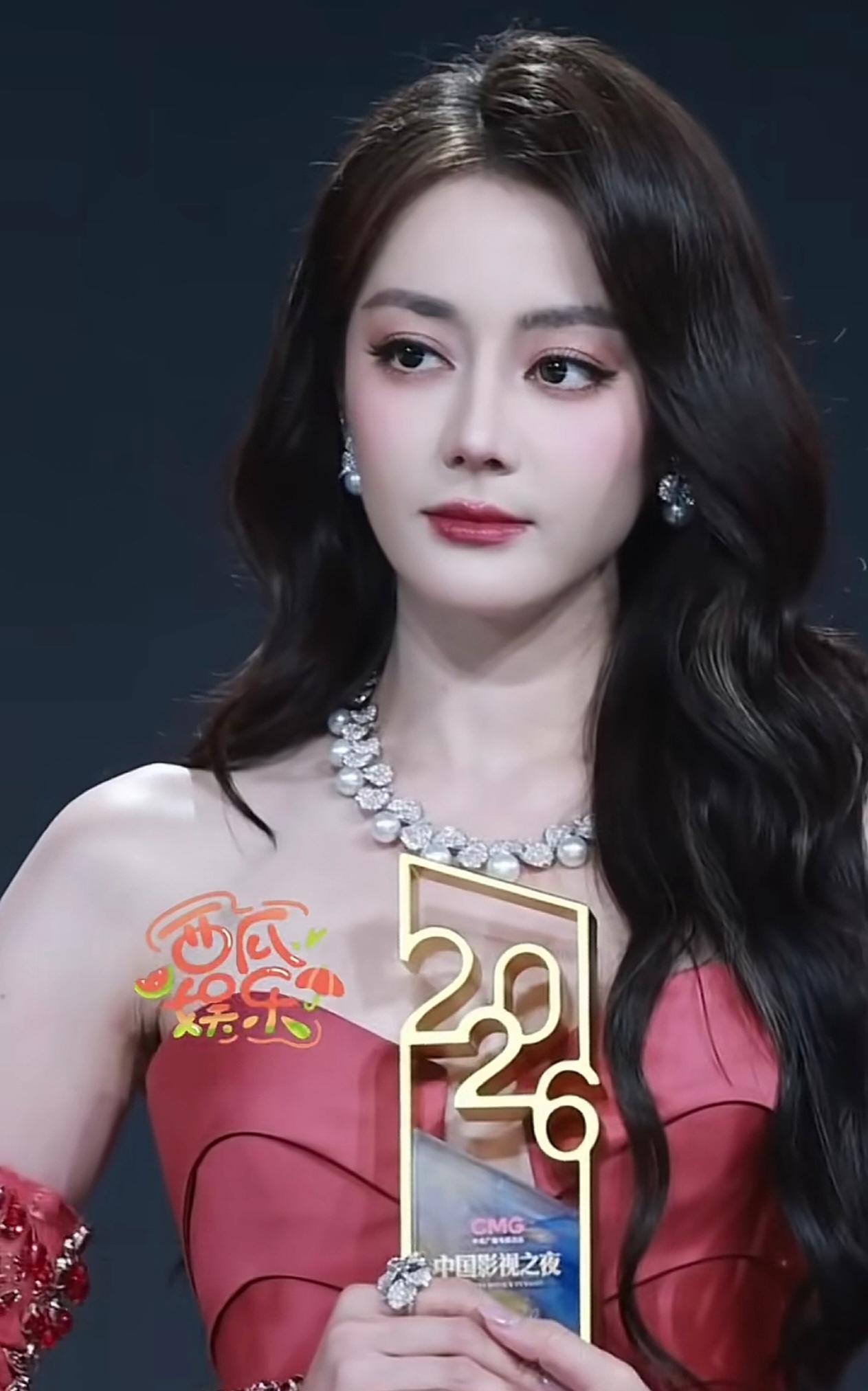 实至名归！热巴拿下央视国家级影视大奖6月15日中国影视之夜活动，迪丽热巴凭