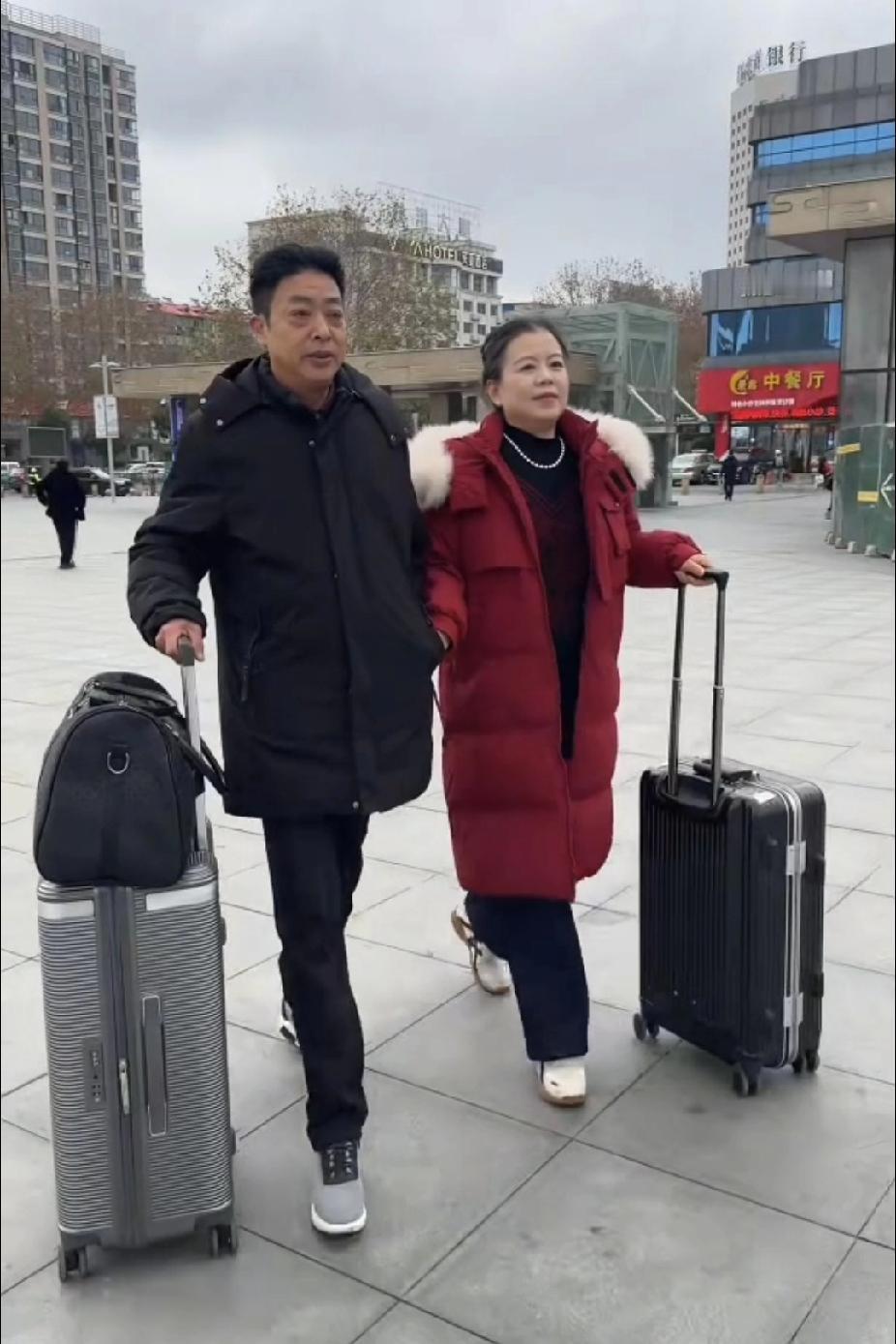 柴桑大姐直播劝诫！谁做无用功也没用。大姐说：这个事在这摆着呢，假证一堆在这摆