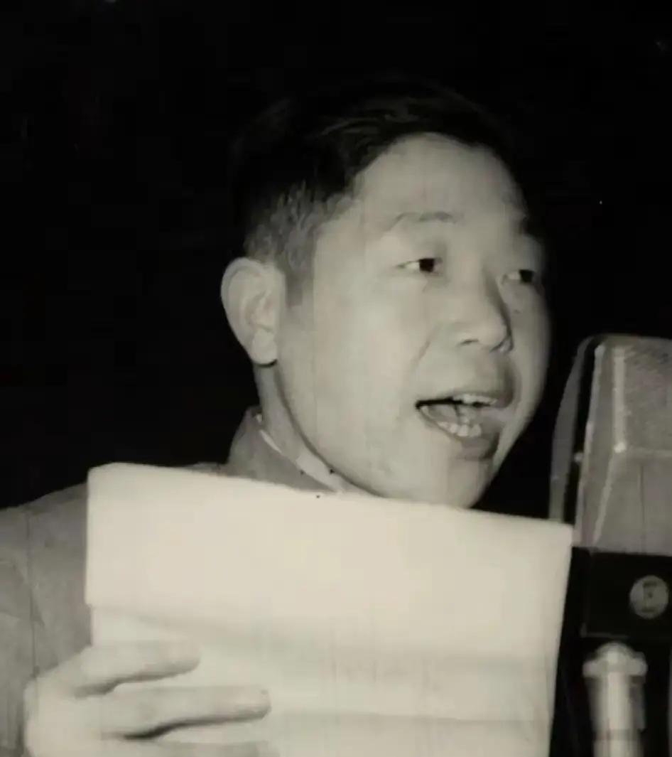 1949年5月，上海刚解放没几天，陈赓就摸去了亡妻王根英的娘家。门一开，王根英的