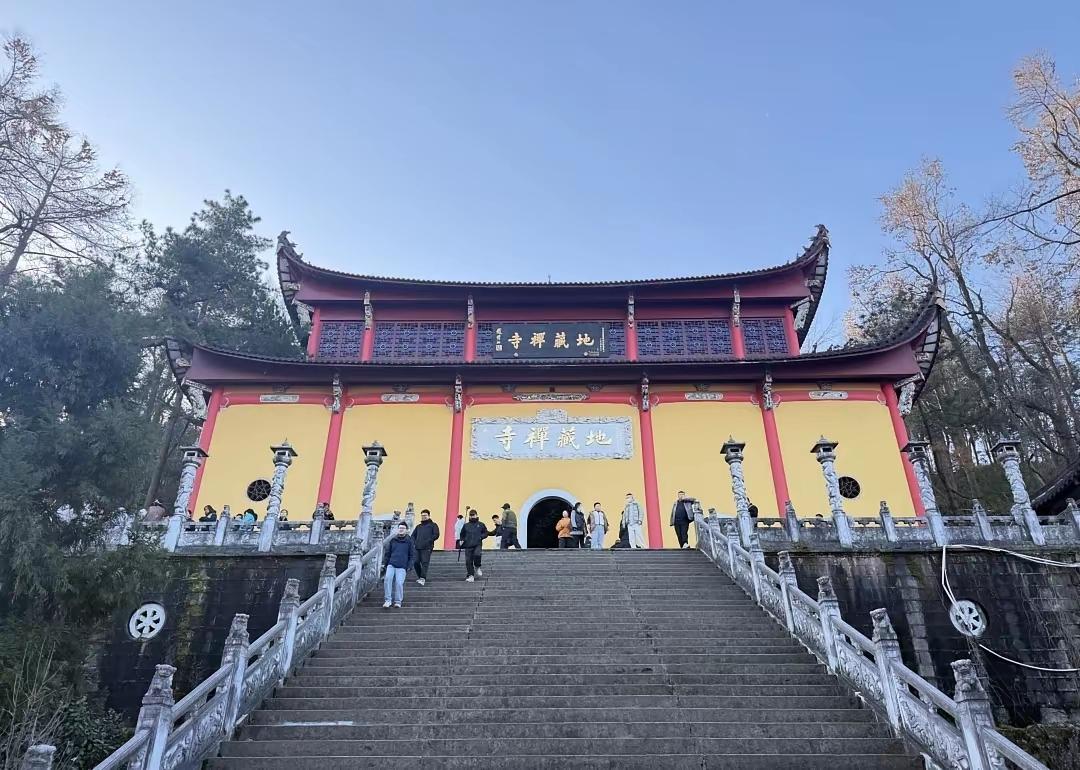 今日运势：丙午年庚寅月乙卯日2026.2.10日鼠：运势低迷别晚归牛：