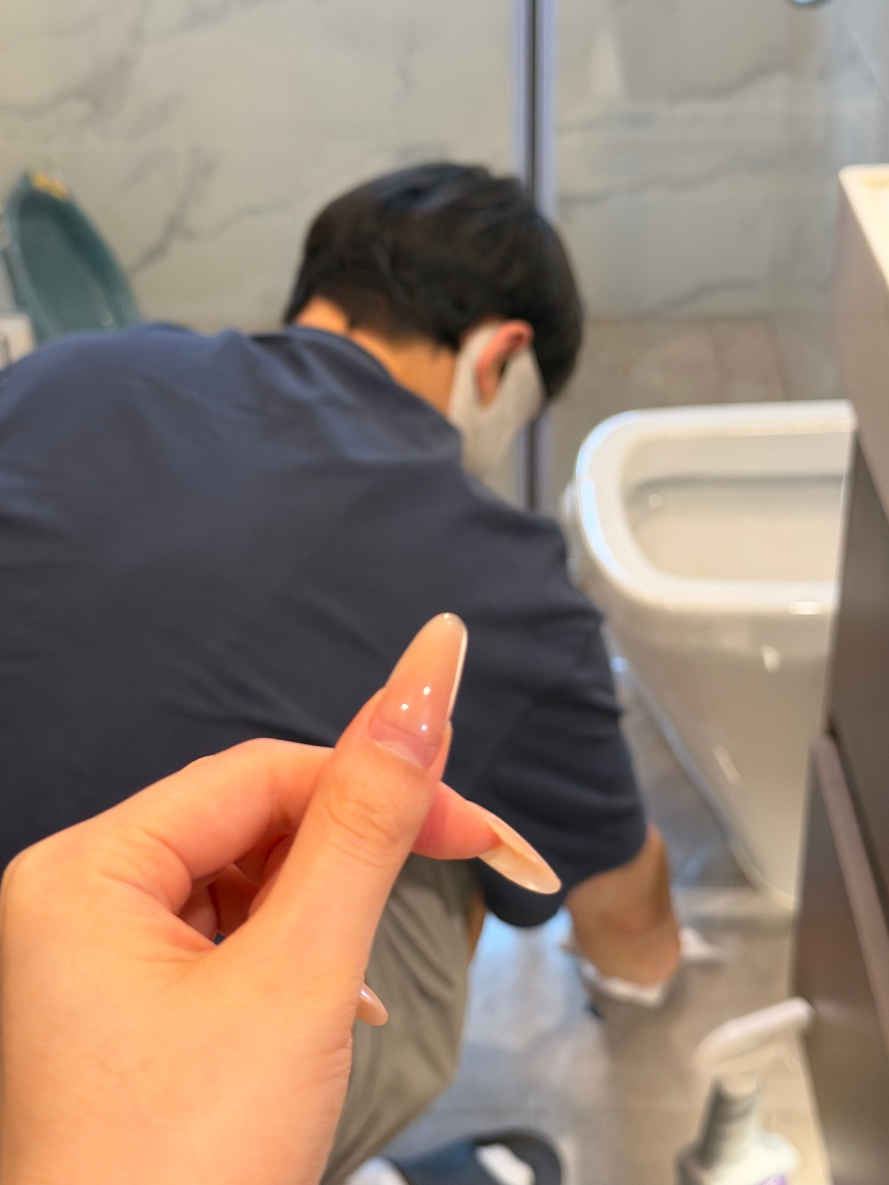 小江驱车俩小时赶来当清洁工了