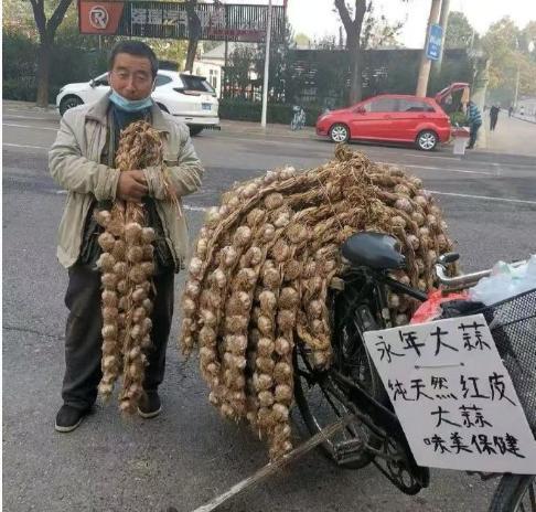 真不是吹，大叔这脑子，干卖大蒜这行当也太屈才了！