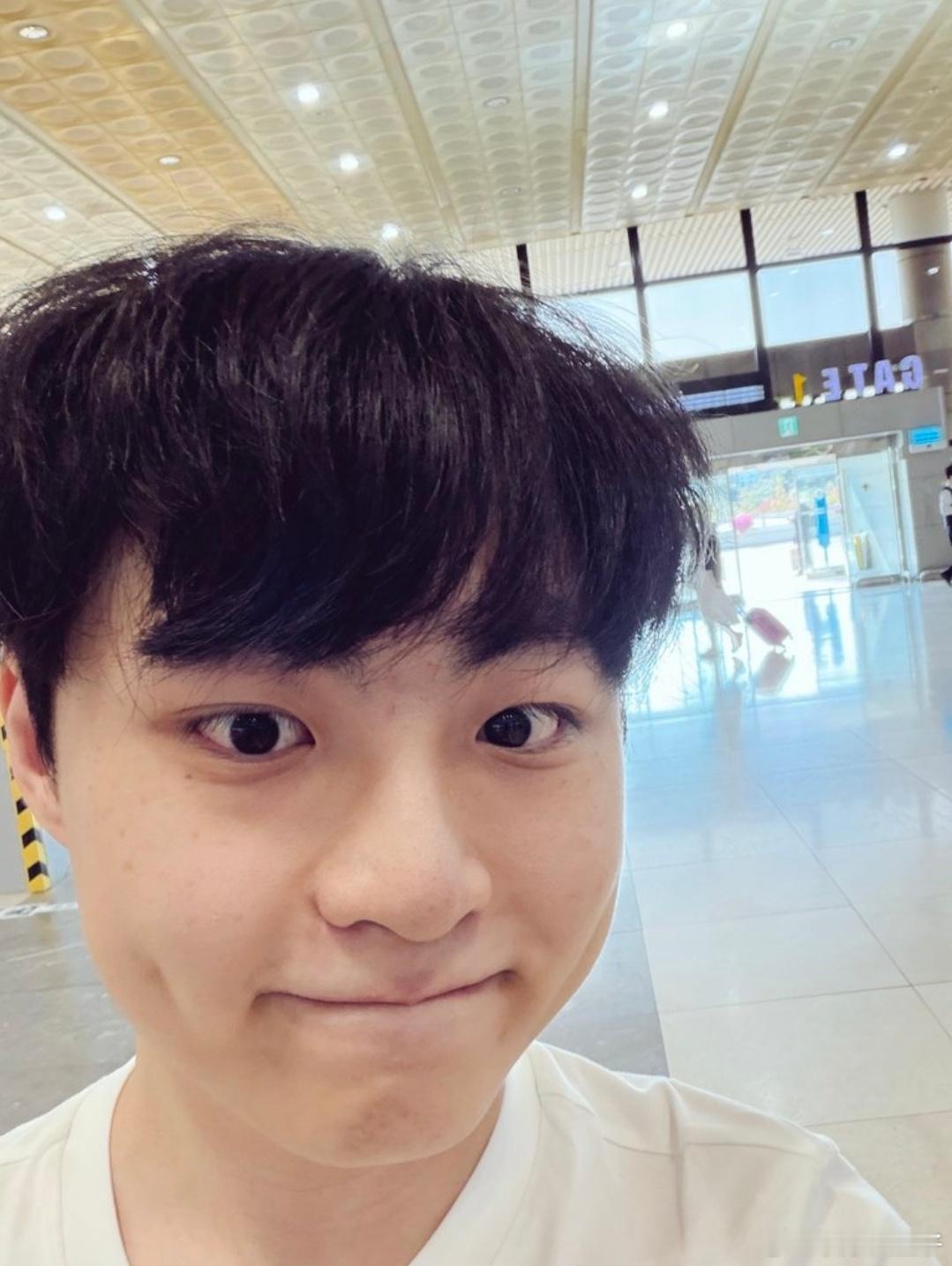 ShowMaker到上海看S15许秀、鬼皇、Lucid哥几个一起来看S15，虽