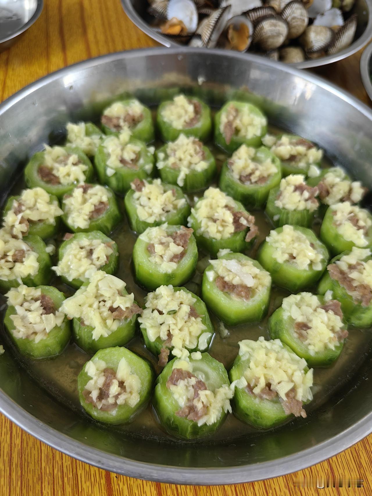 人多吃香就是热闹，感觉吃嘛嘛香！加上大嫂的手艺，家常菜也吃出了大厨的高级感！