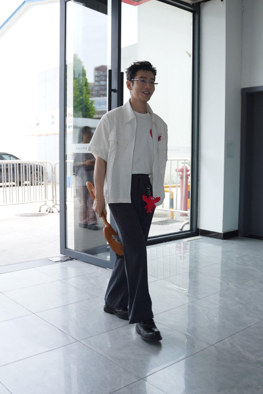 黄晓明是多爱吃又来美食综艺了芒果美食新综艺路透谁懂啊，晓明哥这嘴是真的歇不下来
