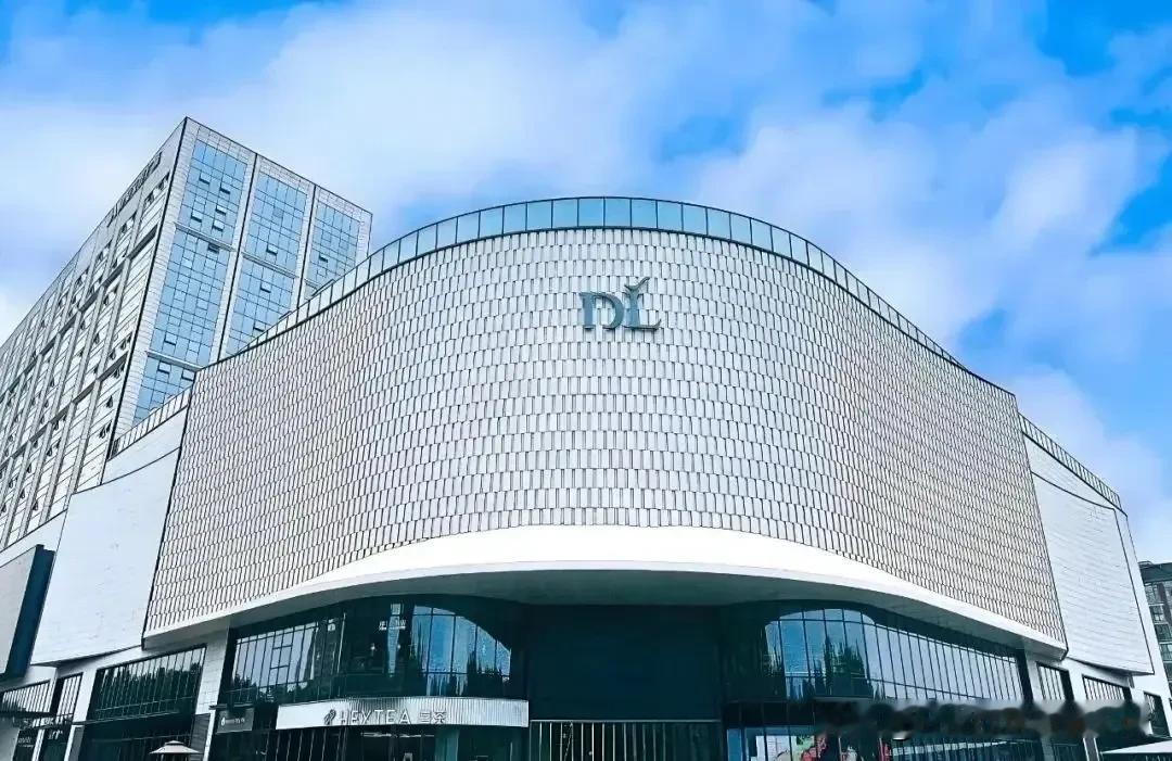 中国最值得学的三家公司：胖东来、华为、小米。中国最难学的三家公司：胖东来、华为