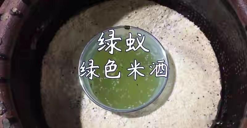 海昏侯墓里那套青铜蒸馏器，郑州大学的人照着做了个一模一样的，往里倒酒糟，出来的真