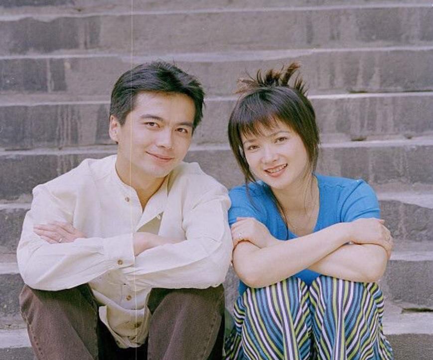 何晴和前夫颜值都高，他们俩的儿子脸型像妈五官像爸，也是帅哥一枚。