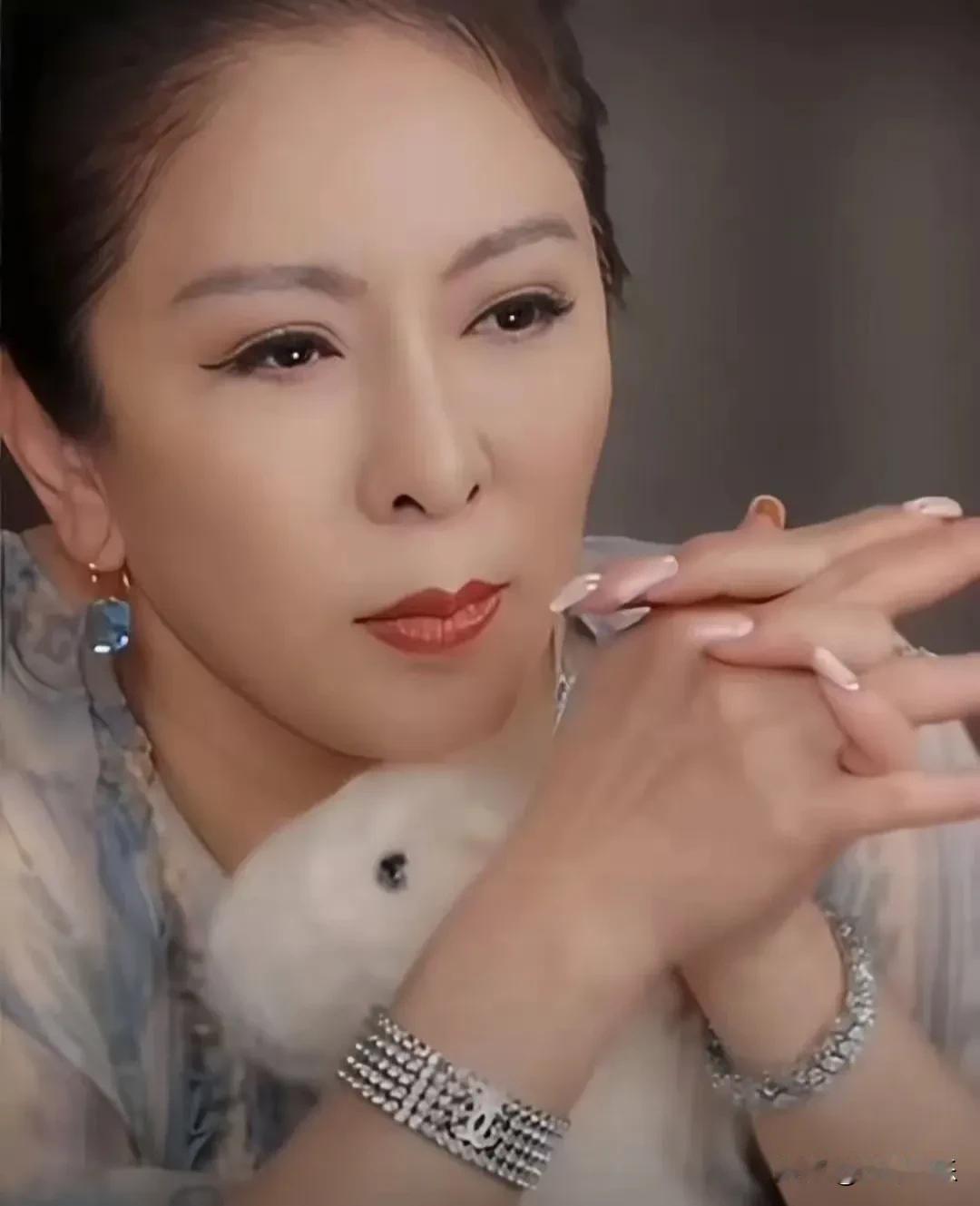 向太，还是女人了解女人！7月15日，向太陈岚引起网友关注！起因是她在直播
