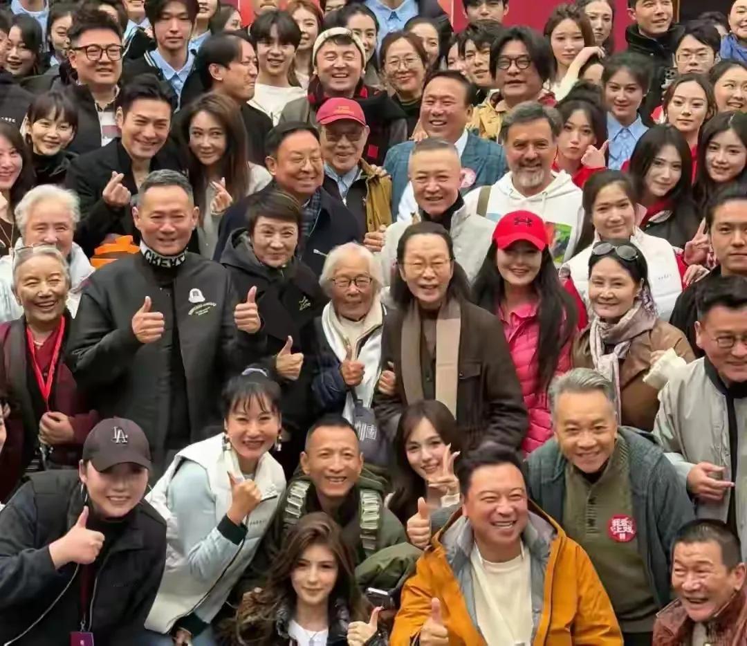 上戏校庆“破谣现场”，老戏骨格局太绝了上戏80周年校庆明星云集，江疏影、马