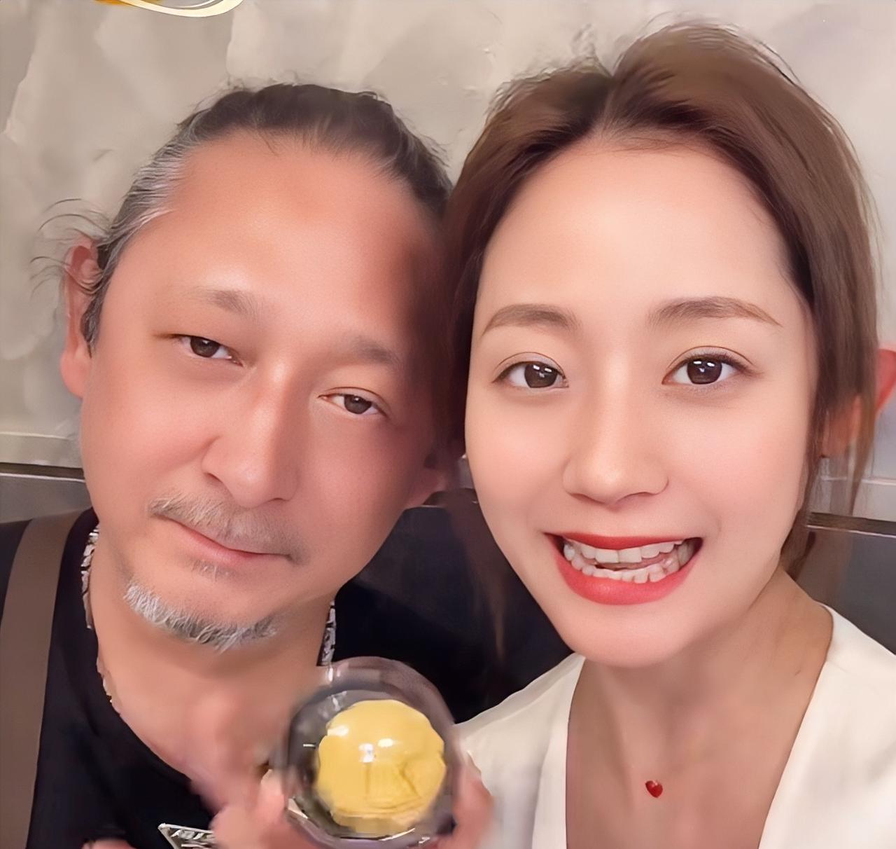 比董璇还不清醒的人出现了，不是孙怡，也不是佟丽娅，而是嫁给比自己大25岁老头