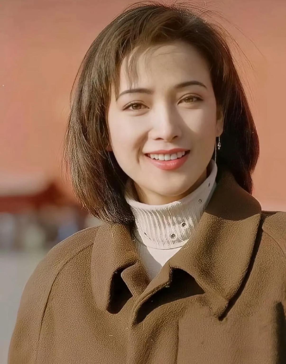 怪不得，何晴一直心心念念续退休工龄，原来背后原因让人意外！很多人好奇