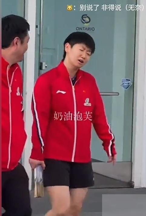 莎莎也太幸福了吧，头哥、Coco、任姐都围着她转。开始的混双首秀，看上去是轻