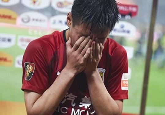 中国男足球员的“寒冬”真的来了！这一波“限薪令”下来，肯定有不少球员心里不痛