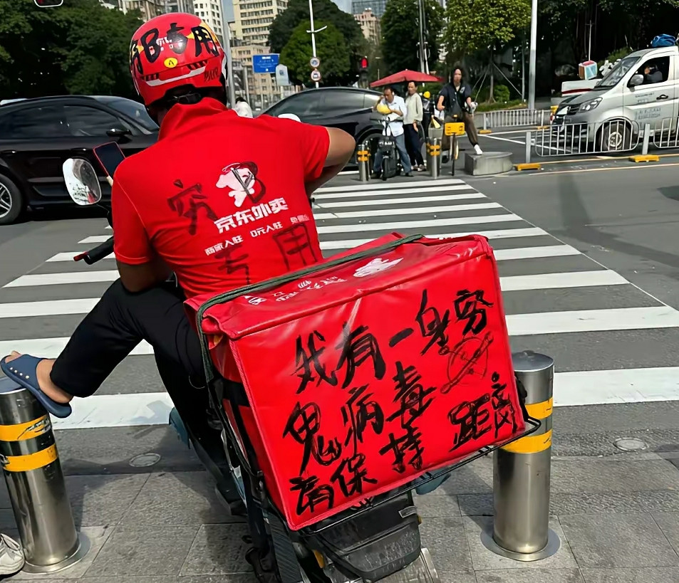 这外卖小哥属实人才，不错