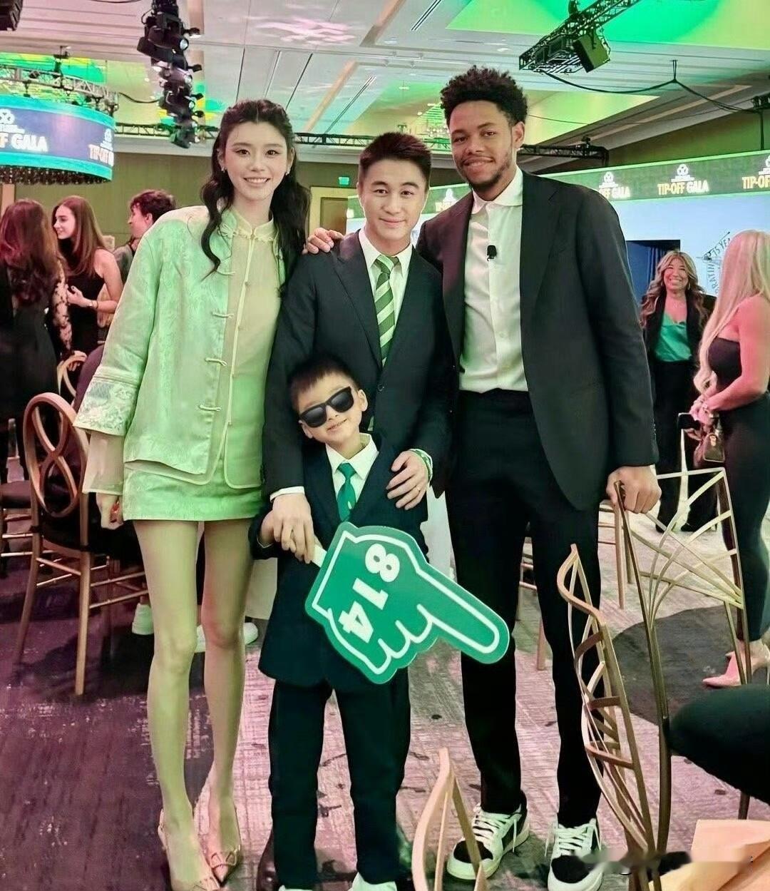 奚梦瑶的儿子何广燊是很多家庭都羡慕不了的不是因为他们家财富有多少，而是因为