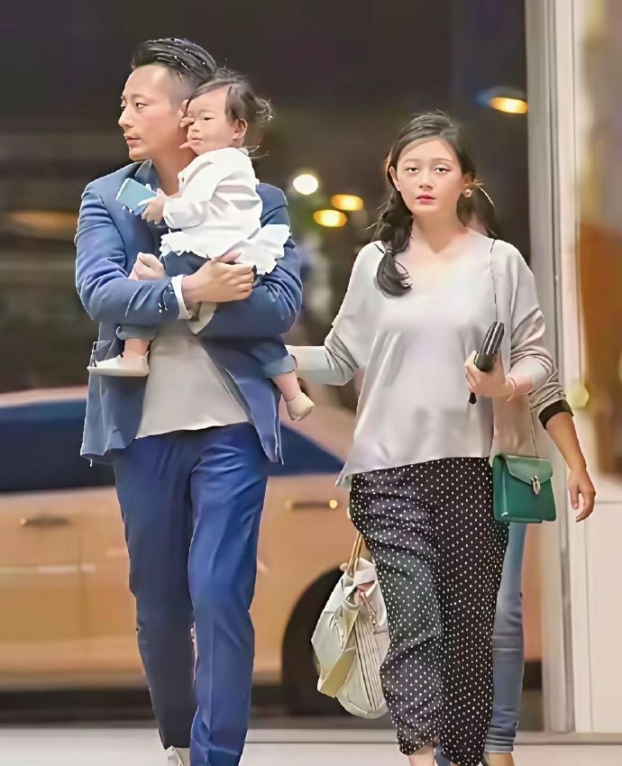 人还真的是要有孩子，是一种血脉的延续和传承吧看到小玥儿好像又看到了她的影子，觉