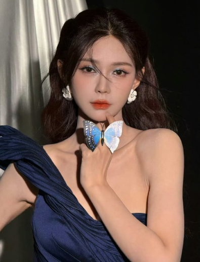 沈梦辰也太会穿啦！她的造型一套接一套。