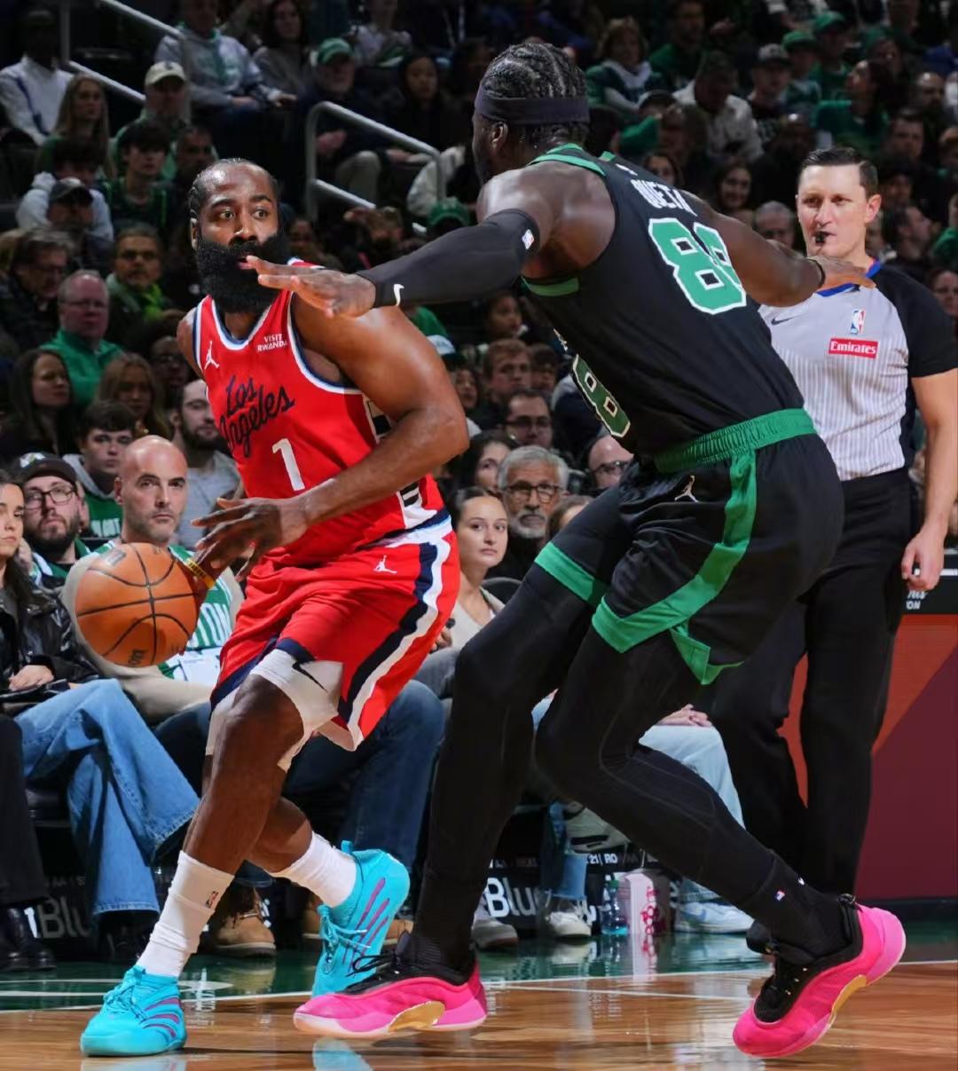 37分7篮板8助攻，三军溃败，唯登独揽大旗。NBA早间场快船战凯尔特人，哈登上