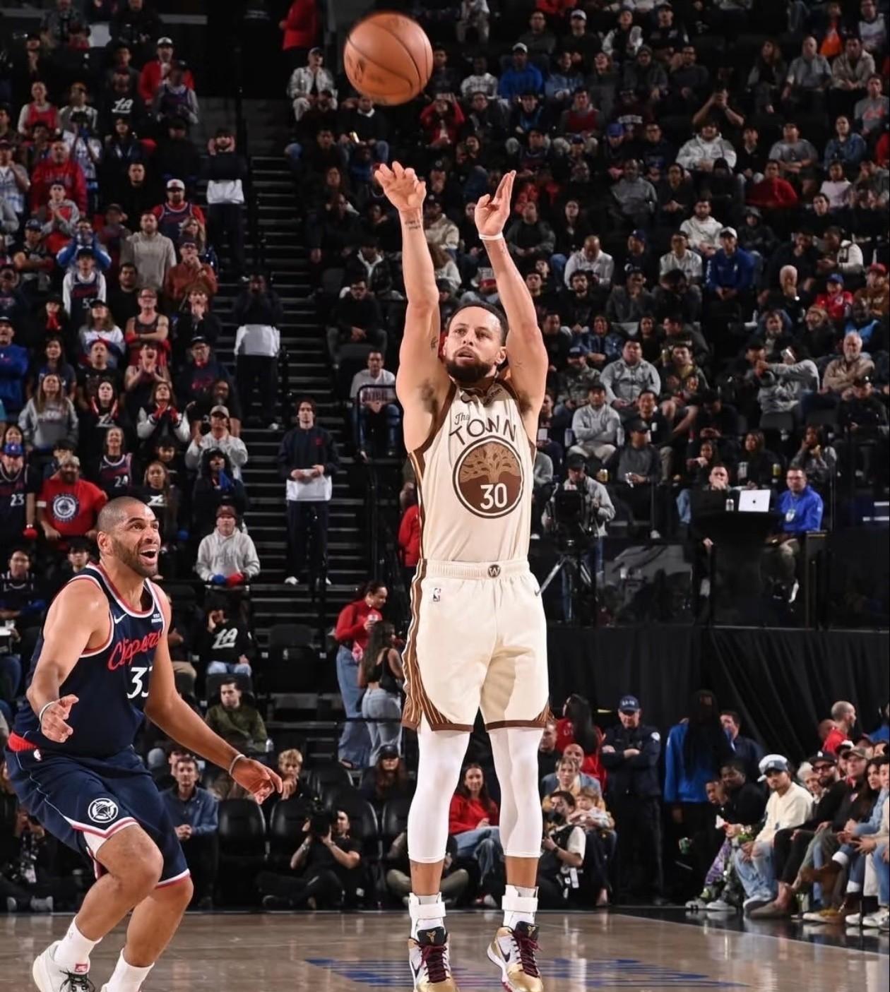 残阵快船都打不过！库里何时退役，才能给勇士一条生路？102:103惜败缺了哈登