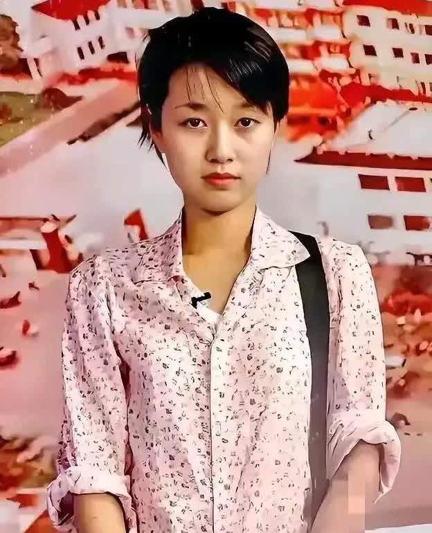 年轻时候的马伊琍，那颜值真是能打。刷到她18岁的照片，完全是素面朝天的清纯少女，