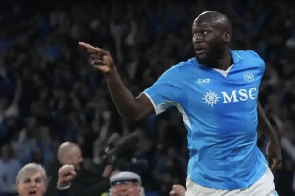 等了124天，卢卡库撕开肌肉伤疤走上训练场，教练却说他“不想当英雄”。孔蒂