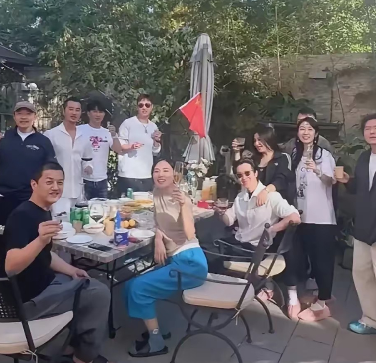 天呐！世上最美丽的妈妈，原来是林青霞！在1996年，已经年过40的林青霞，看起来