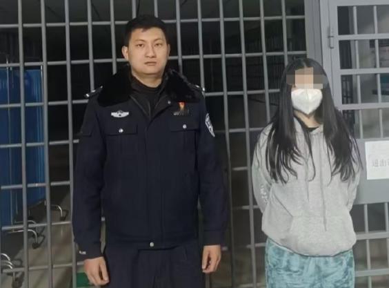 太冲动！四川西昌，一女子陪朋友到医院看病，结果挂号排队时发现医生先给重症病人诊治