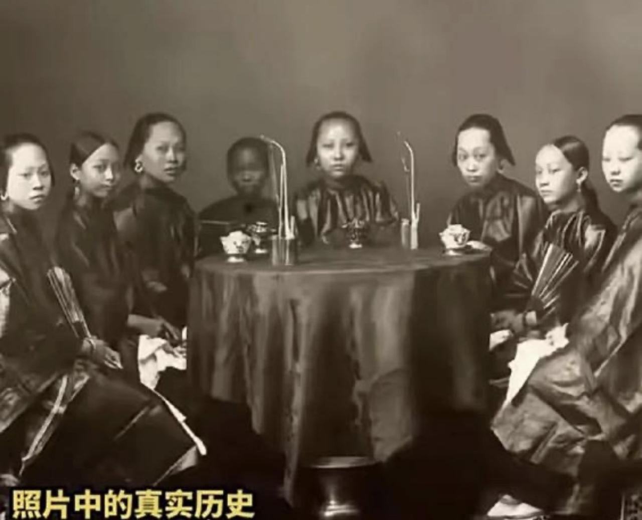 爱马，可别被电视剧忽悠了，看看真实满清的样子！只能庆幸自己没有生在大清朝！不然我