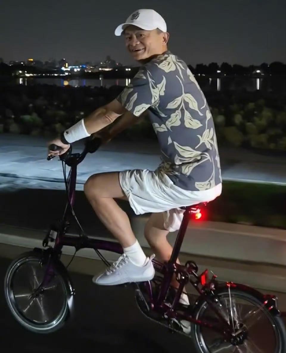 现在全网最糟心的富豪都在警局喝茶马云却踩着两万块的自行车在西湖遛弯私人信息