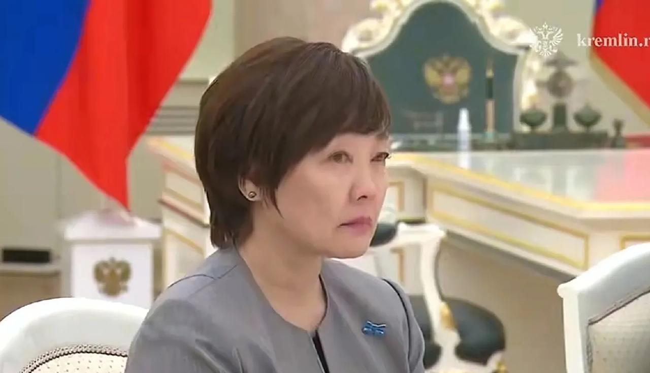 普京是重感情的人，安倍晋三不在了，遗孀安倍昭惠来了，不但亲自接见，仍然给予第一夫