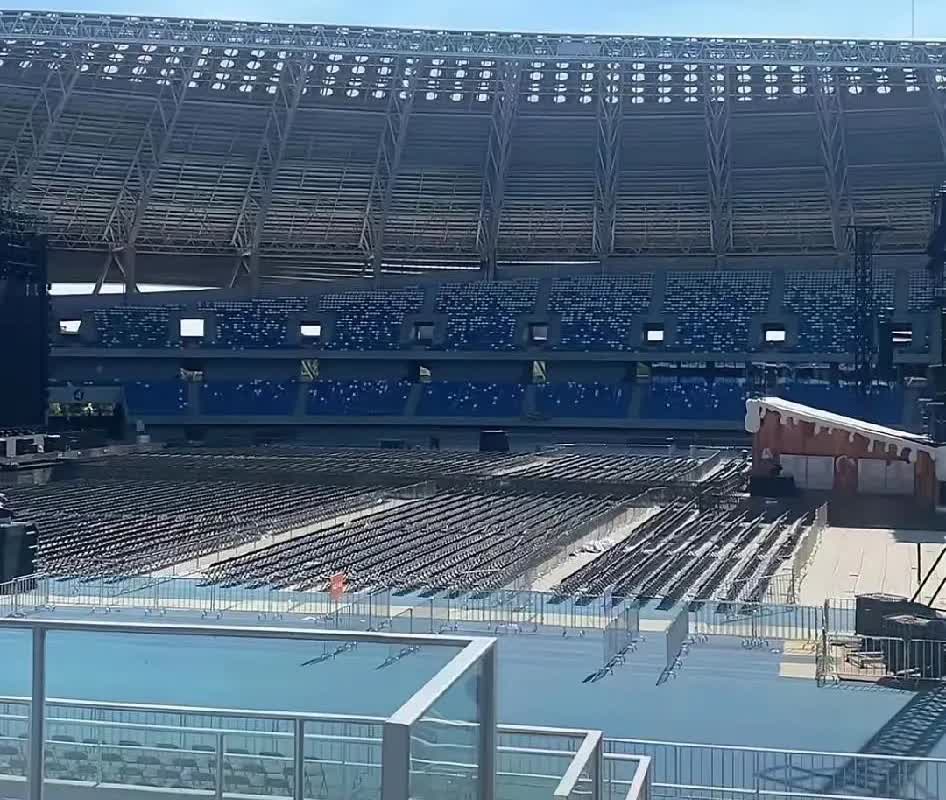 小沈阳邯郸开唱演唱会翻车，这事其实一点也不意外。他之前在老家沈阳，其演唱会就状况