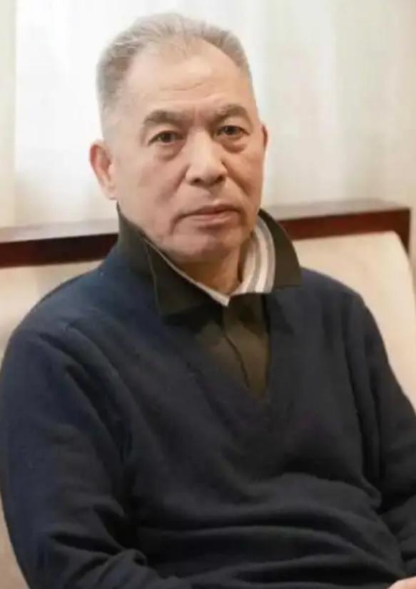 著名作家梁晓声的小姨20多岁时，未婚怀孕，誓死不说孩子的父亲是谁，最后被开除，生