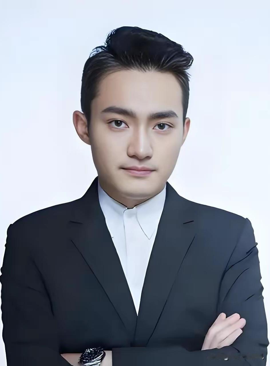 孙宇晨这个人不查不知道一查才发现，原来他身上藏着太多反差。曾经靠着一篇作文逆