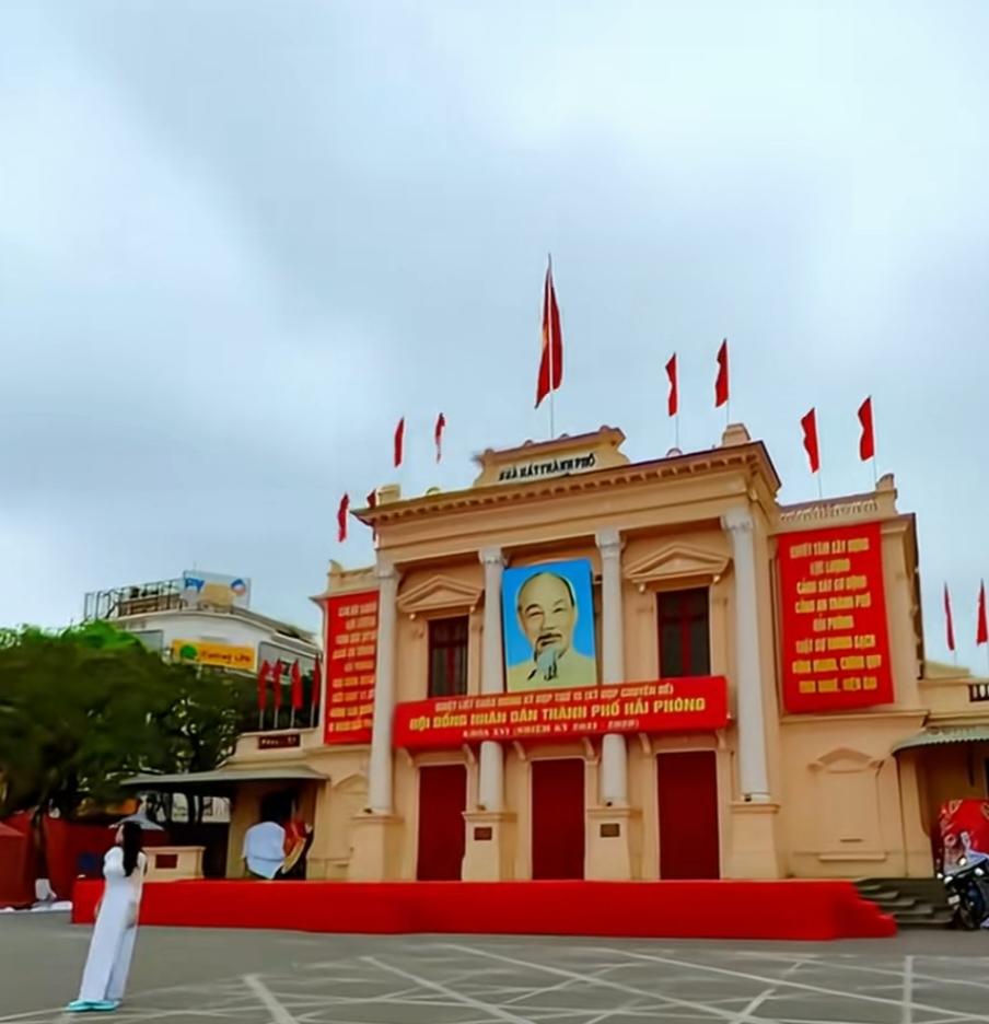 越南是1945年独立那年废除汉字的。韩国是1970年正式废除汉字的。两者都是在民