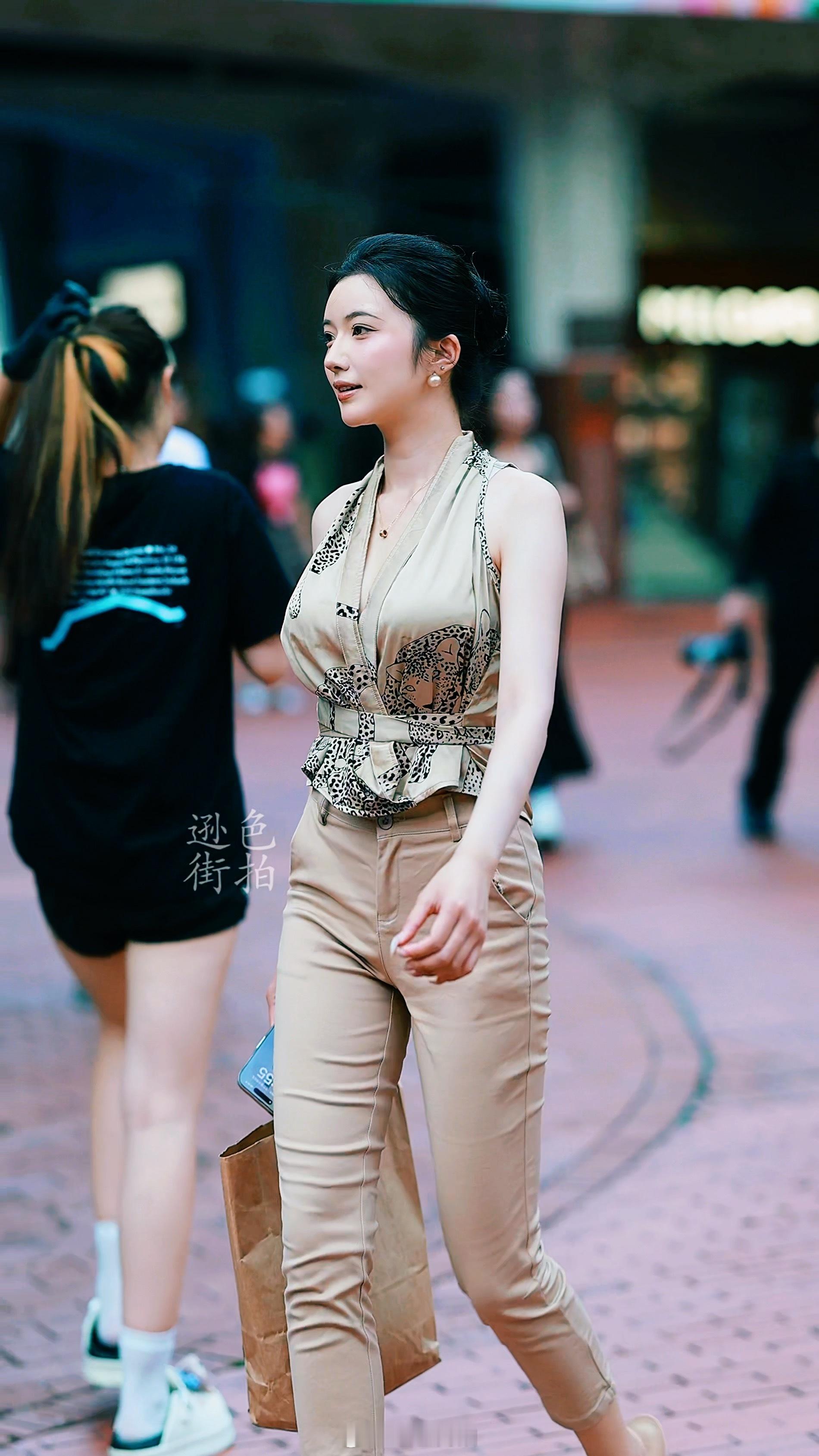 【成都街拍】周六，宝贝们早安！丨摄影拍照每日穿搭​​​