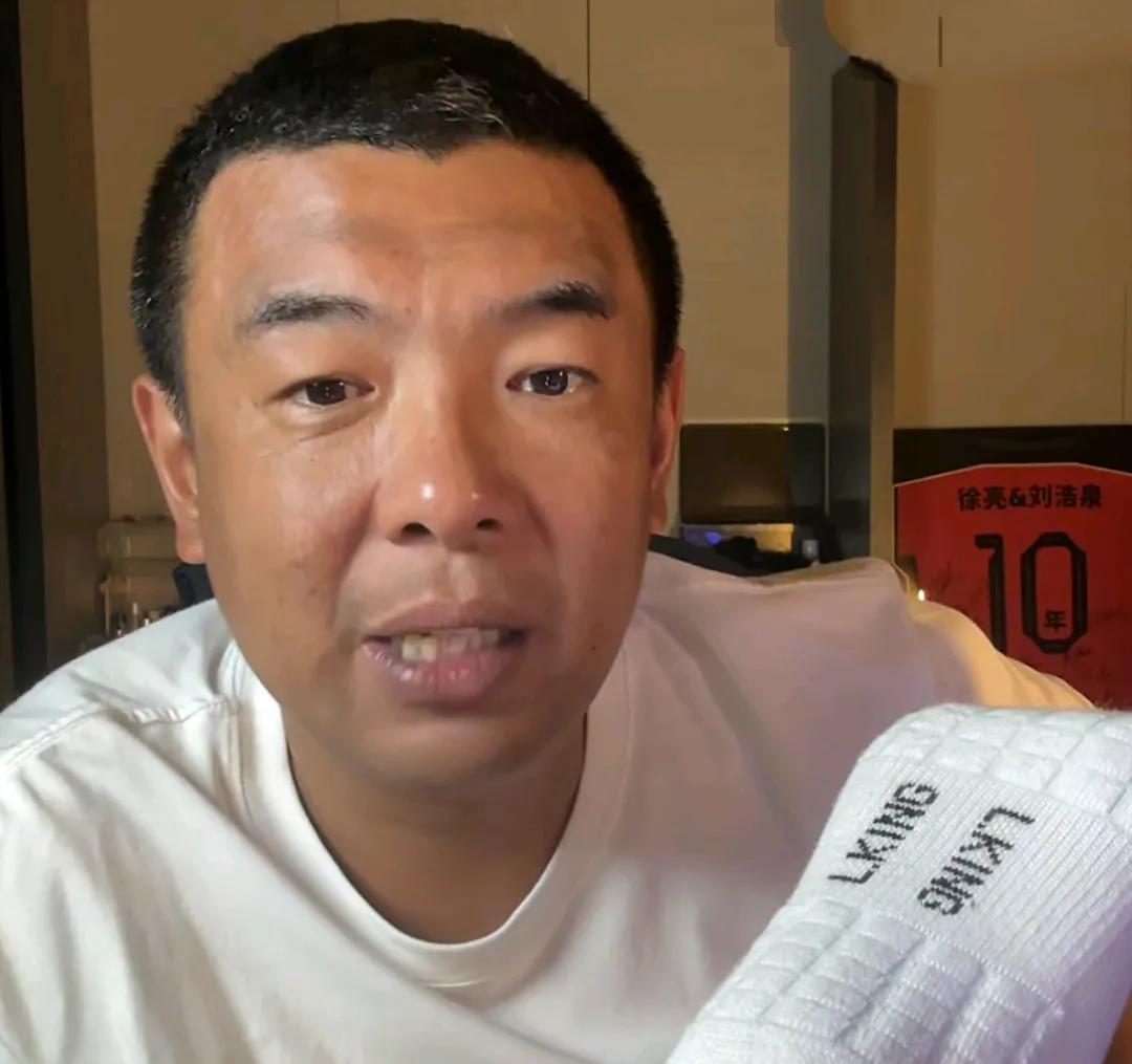 前国脚徐亮爆了一个料。他表示，当年他在男足国奥队的时候，那会球队实力非常不错，