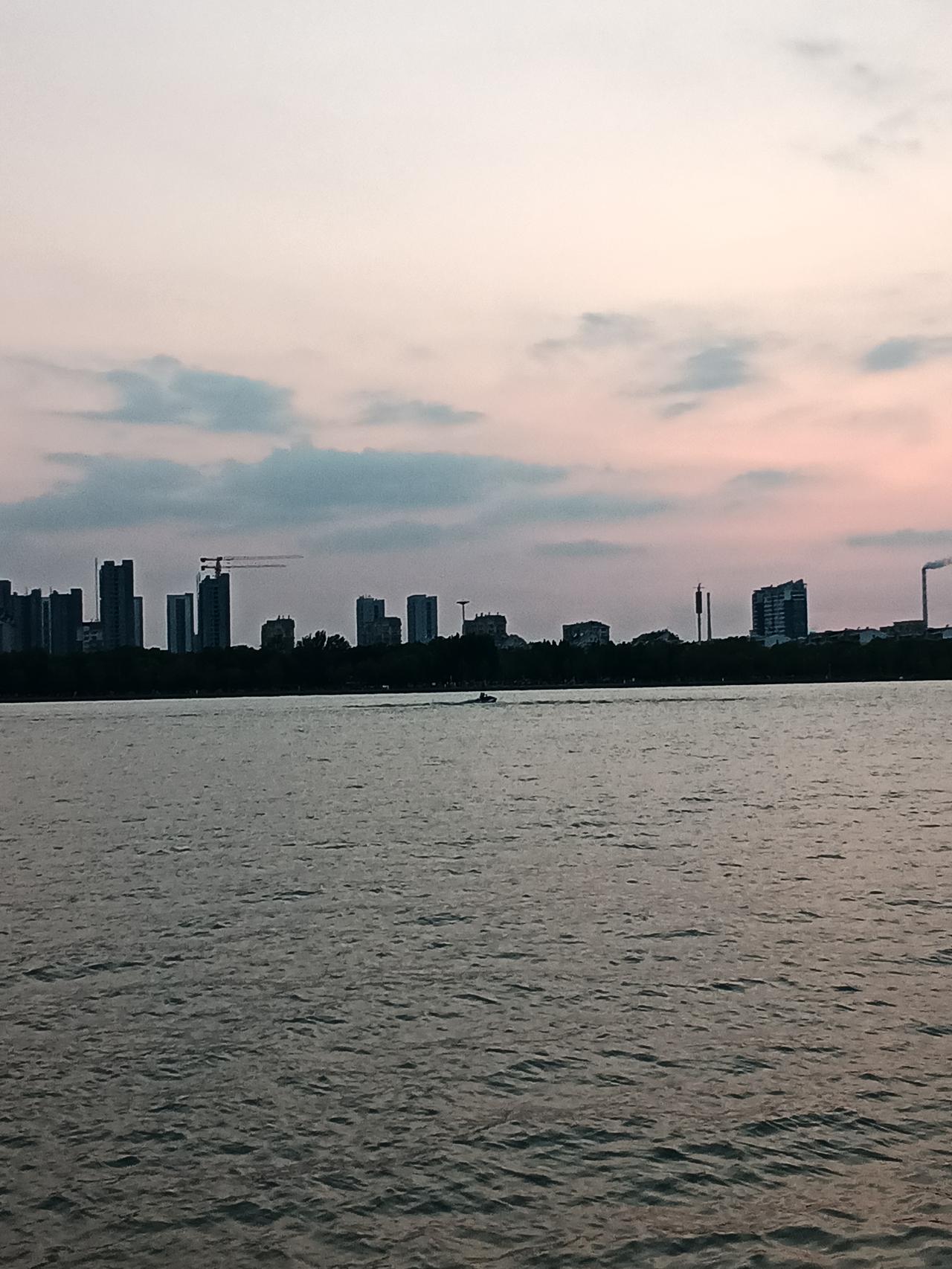 被高估的蜀汉丞相：鞠躬尽瘁的背后，是两次致命的战略误判千百年来，诸葛亮被供奉